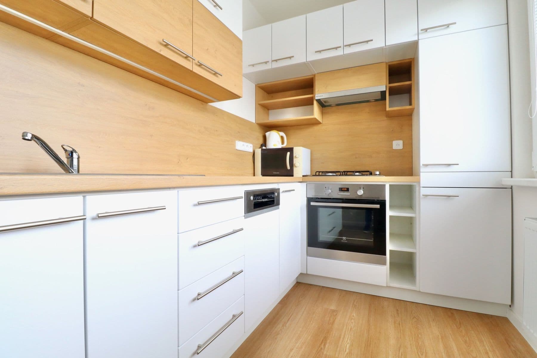 Prenájom bytu 2-izbový 55 m², Přistoupimská, Praha, Praha Prenájom bytu 2-izbový 55 m², Přistoupimská, Praha, Praha