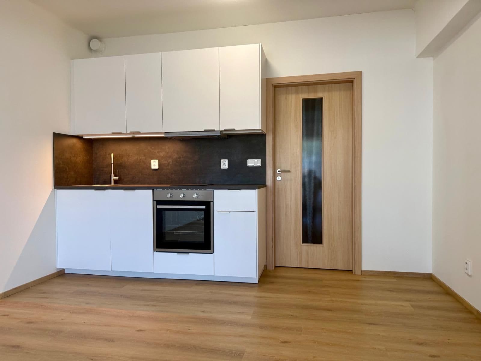 Prenájom bytu 1-izbový 34 m², Mochovská, Praha, Praha Prenájom bytu 1-izbový 34 m², Mochovská, Praha, Praha