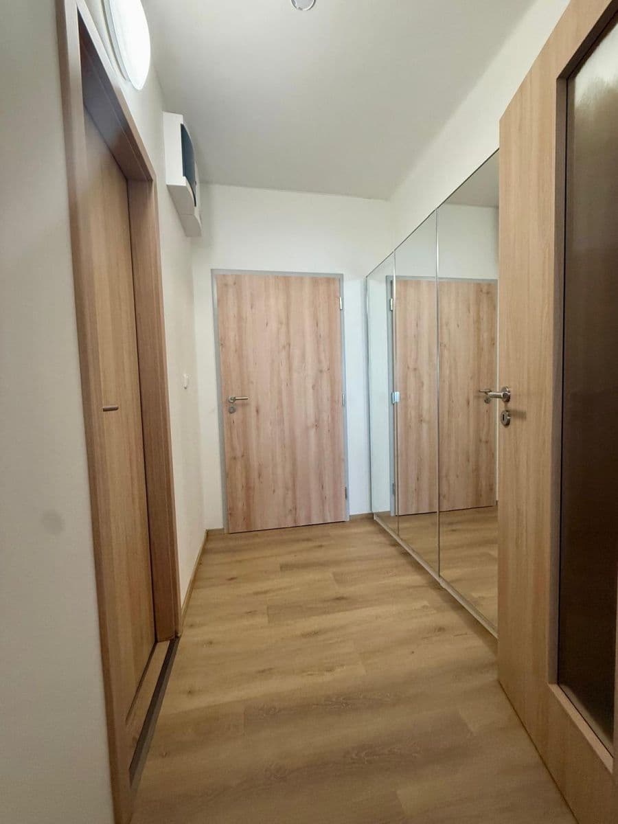 Prenájom bytu 1-izbový 34 m², Mochovská, Praha, Praha Prenájom bytu 1-izbový 34 m², Mochovská, Praha, Praha