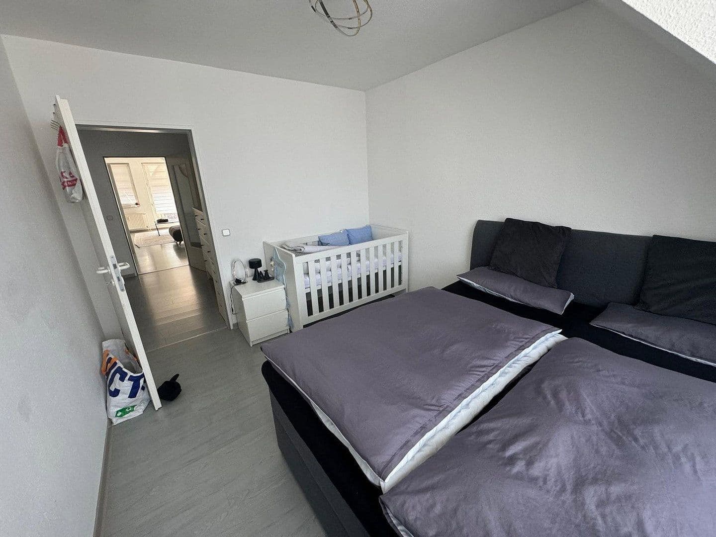 Prenájom bytu 3-izbový 87 m², Berliner Straße 55, Niederkassel, Severné Porýnie - Westfálsko Prenájom bytu 3-izbový 87 m², Berliner Straße 55, Niederkassel, Severné Porýnie - Westfálsko
