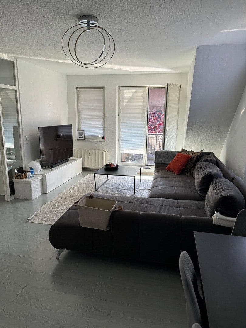 Prenájom bytu 3-izbový 87 m², Berliner Straße 55, Niederkassel, Severné Porýnie - Westfálsko Prenájom bytu 3-izbový 87 m², Berliner Straße 55, Niederkassel, Severné Porýnie - Westfálsko