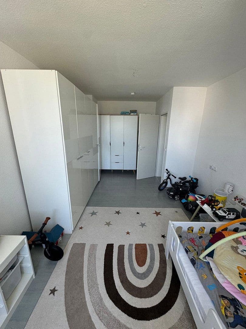 Prenájom bytu 3-izbový 87 m², Berliner Straße 55, Niederkassel, Severné Porýnie - Westfálsko Prenájom bytu 3-izbový 87 m², Berliner Straße 55, Niederkassel, Severné Porýnie - Westfálsko