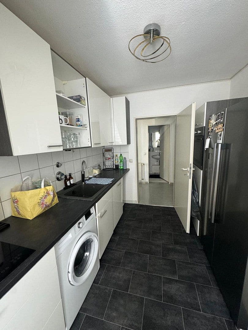 Prenájom bytu 3-izbový 87 m², Berliner Straße 55, Niederkassel, Severné Porýnie - Westfálsko Prenájom bytu 3-izbový 87 m², Berliner Straße 55, Niederkassel, Severné Porýnie - Westfálsko
