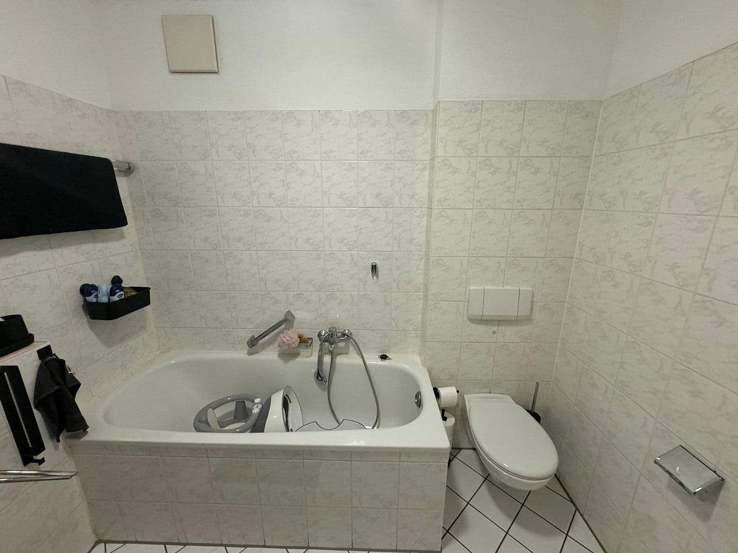 Prenájom bytu 3-izbový 87 m², Berliner Straße 55, Niederkassel, Severné Porýnie - Westfálsko Prenájom bytu 3-izbový 87 m², Berliner Straße 55, Niederkassel, Severné Porýnie - Westfálsko