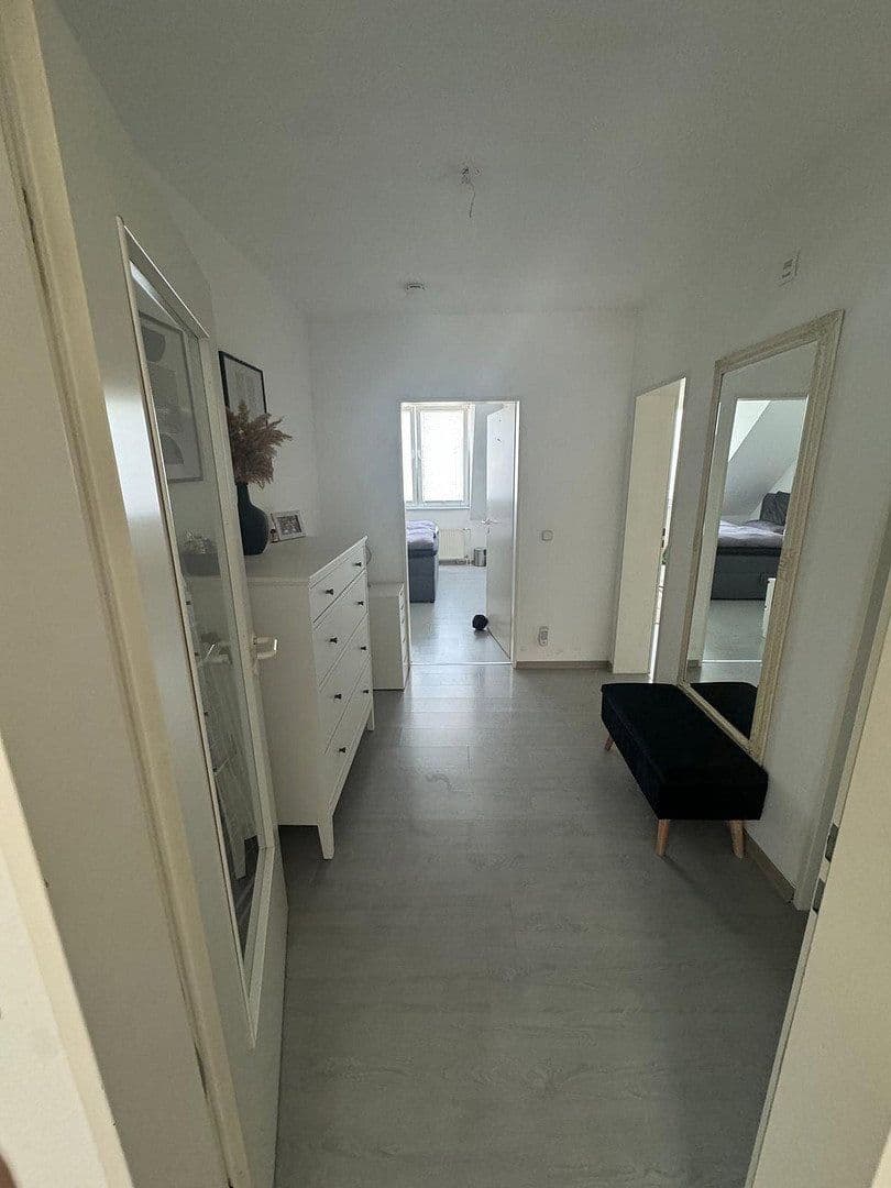 Prenájom bytu 3-izbový 87 m², Berliner Straße 55, Niederkassel, Severné Porýnie - Westfálsko Prenájom bytu 3-izbový 87 m², Berliner Straße 55, Niederkassel, Severné Porýnie - Westfálsko