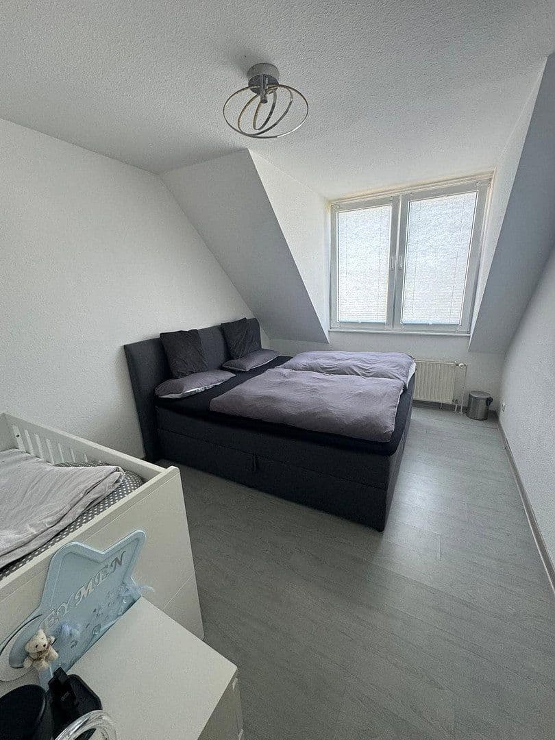 Prenájom bytu 3-izbový 87 m², Berliner Straße 55, Niederkassel, Severné Porýnie - Westfálsko Prenájom bytu 3-izbový 87 m², Berliner Straße 55, Niederkassel, Severné Porýnie - Westfálsko