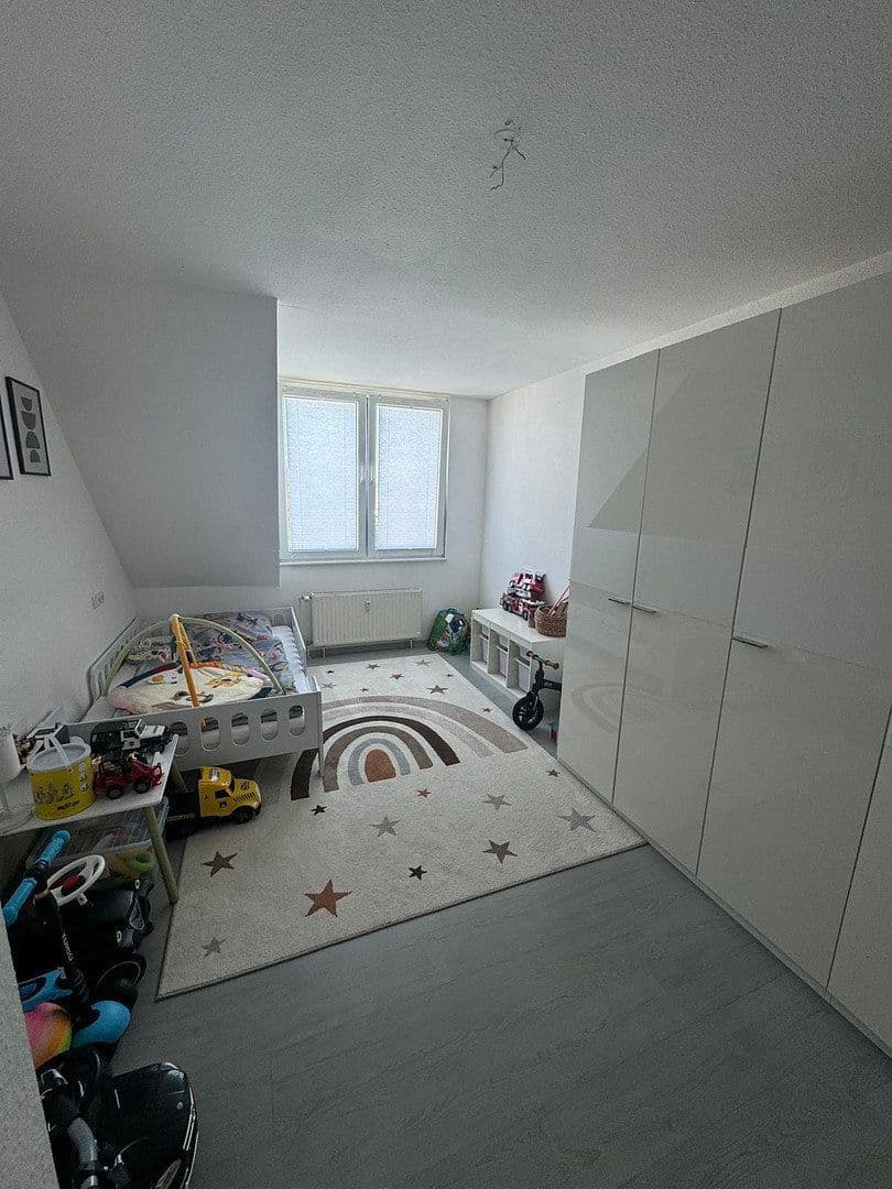 Prenájom bytu 3-izbový 87 m², Berliner Straße 55, Niederkassel, Severné Porýnie - Westfálsko Prenájom bytu 3-izbový 87 m², Berliner Straße 55, Niederkassel, Severné Porýnie - Westfálsko