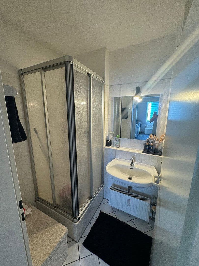 Prenájom bytu 3-izbový 87 m², Berliner Straße 55, Niederkassel, Severné Porýnie - Westfálsko Prenájom bytu 3-izbový 87 m², Berliner Straße 55, Niederkassel, Severné Porýnie - Westfálsko