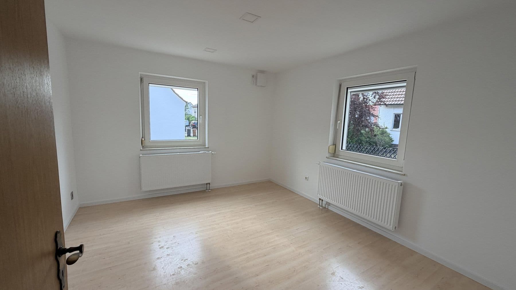 Prenájom bytu 3-izbový 70 m², Uttenreuth, Bavorsko Prenájom bytu 3-izbový 70 m², Uttenreuth, Bavorsko