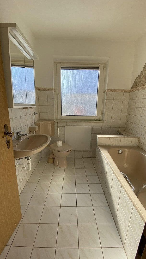 Prenájom bytu 3-izbový 70 m², Uttenreuth, Bavorsko Prenájom bytu 3-izbový 70 m², Uttenreuth, Bavorsko