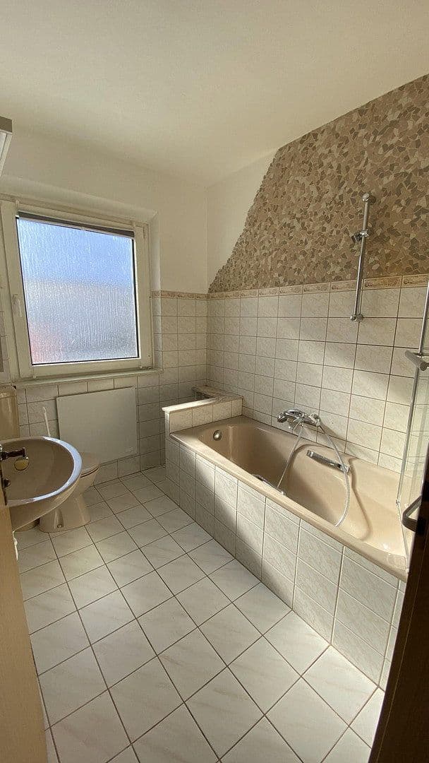 Prenájom bytu 3-izbový 70 m², Uttenreuth, Bavorsko Prenájom bytu 3-izbový 70 m², Uttenreuth, Bavorsko