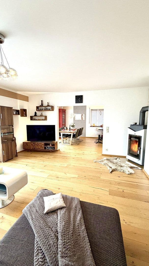 Predaj domu 265 m², pozemok 1.029 m², Osterhofen, Bavorsko Predaj domu 265 m², pozemok 1.029 m², Osterhofen, Bavorsko