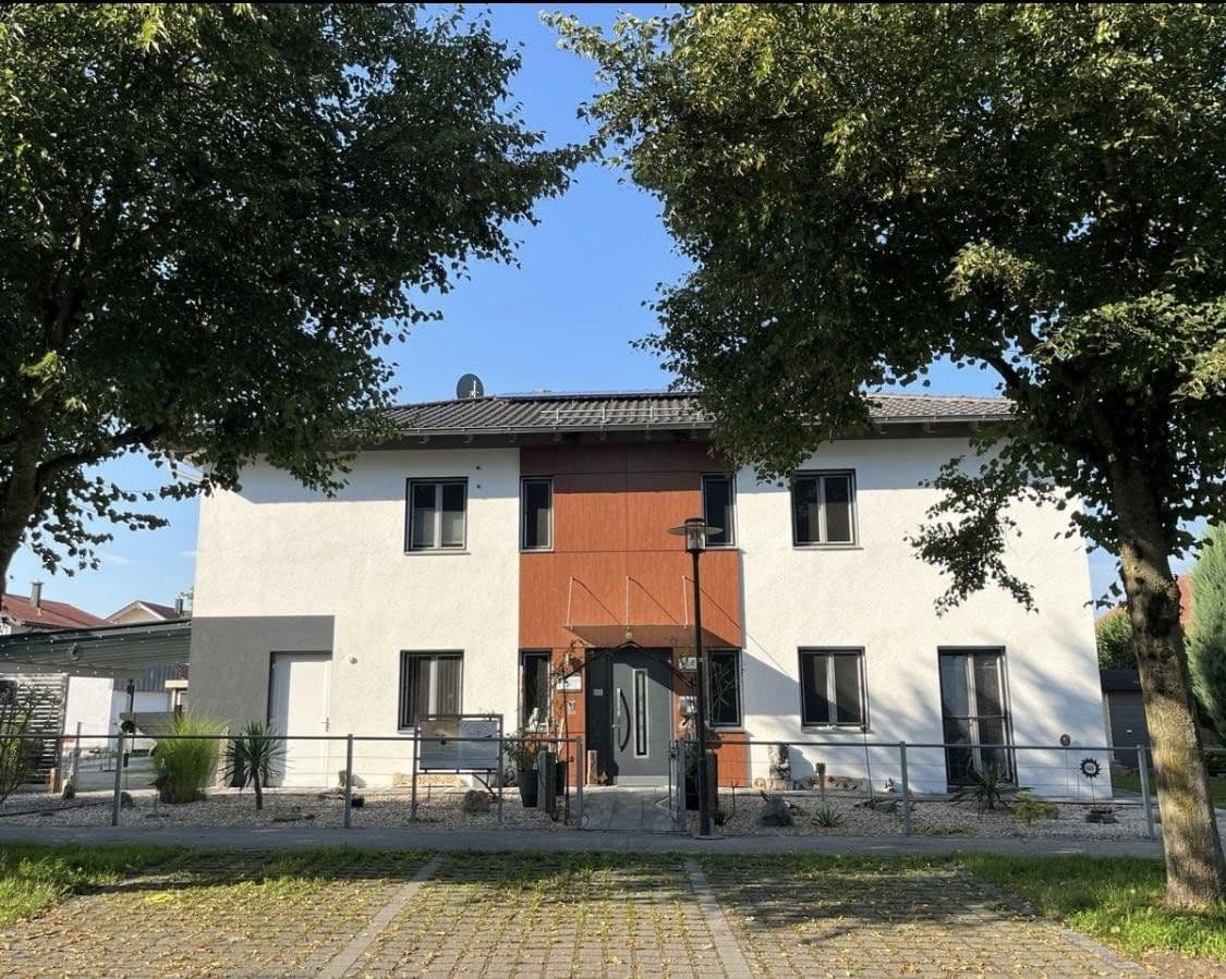 Predaj domu 265 m², pozemok 1.029 m², Osterhofen, Bavorsko Predaj domu 265 m², pozemok 1.029 m², Osterhofen, Bavorsko