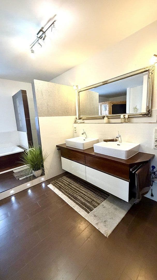 Predaj domu 265 m², pozemok 1.029 m², Osterhofen, Bavorsko Predaj domu 265 m², pozemok 1.029 m², Osterhofen, Bavorsko