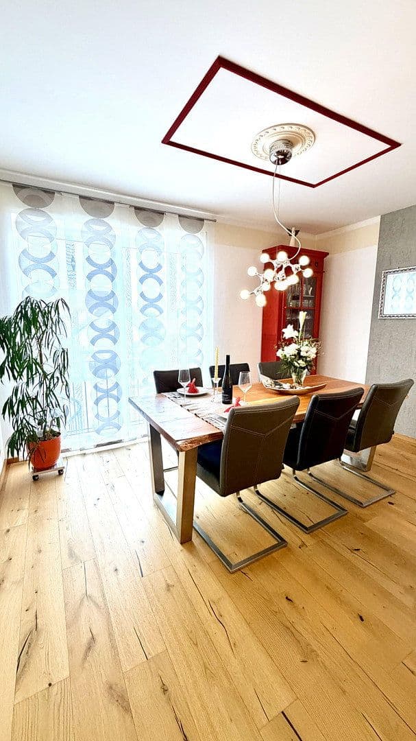 Predaj domu 265 m², pozemok 1.029 m², Osterhofen, Bavorsko Predaj domu 265 m², pozemok 1.029 m², Osterhofen, Bavorsko