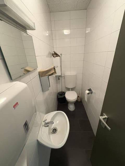Prenájom kancelárie 120 m², Schubertstrasse 32, Neu-Anspach, Hesensko Prenájom kancelárie 120 m², Schubertstrasse 32, Neu-Anspach, Hesensko