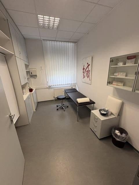 Prenájom kancelárie 120 m², Schubertstrasse 32, Neu-Anspach, Hesensko Prenájom kancelárie 120 m², Schubertstrasse 32, Neu-Anspach, Hesensko