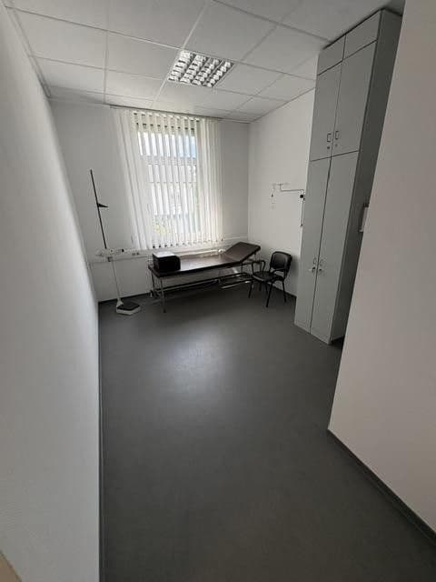 Prenájom kancelárie 120 m², Schubertstrasse 32, Neu-Anspach, Hesensko Prenájom kancelárie 120 m², Schubertstrasse 32, Neu-Anspach, Hesensko