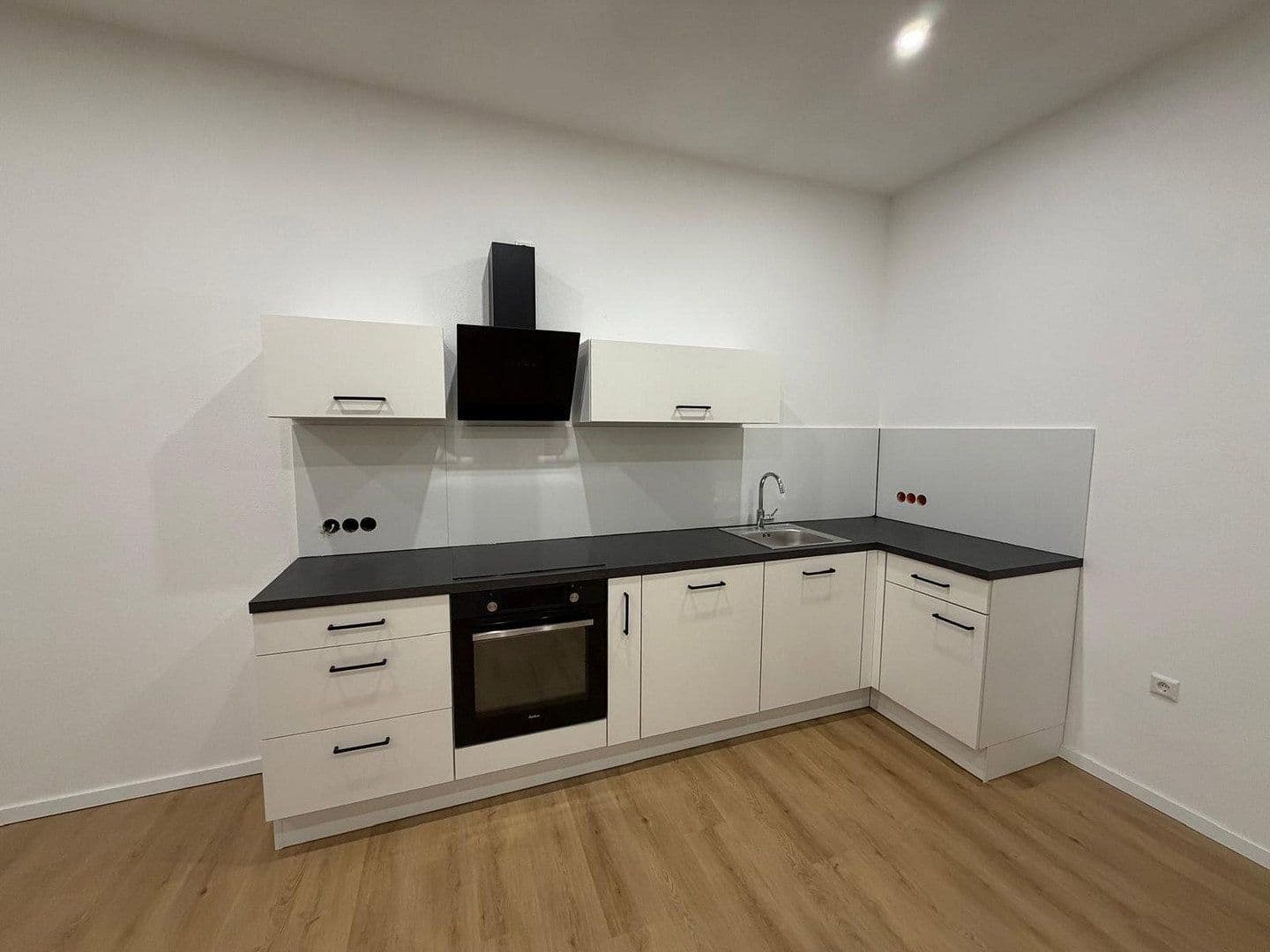 Prenájom bytu 6-izbový 108 m², Westliche Karl-Friedrich-Straße 344, Pforzheim, Bádensko-Wurttembersko Prenájom bytu 6-izbový 108 m², Westliche Karl-Friedrich-Straße 344, Pforzheim, Bádensko-Wurttembersko