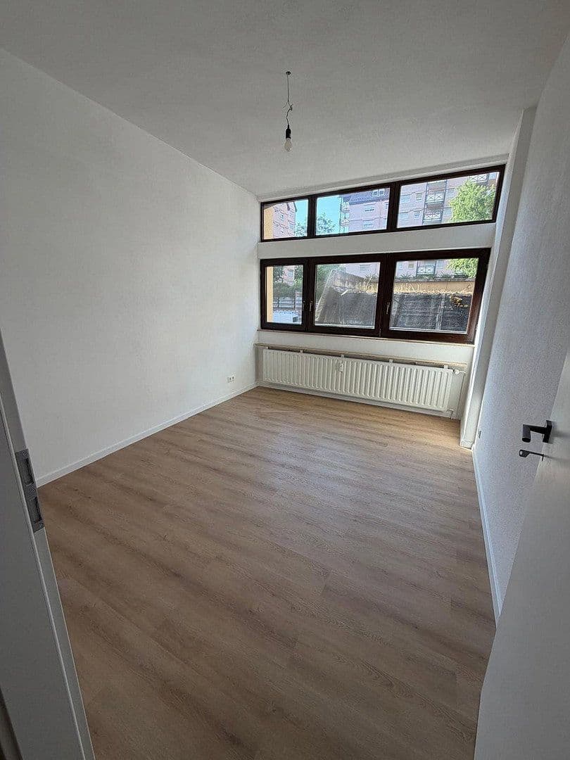 Prenájom bytu 6-izbový 108 m², Westliche Karl-Friedrich-Straße 344, Pforzheim, Bádensko-Wurttembersko Prenájom bytu 6-izbový 108 m², Westliche Karl-Friedrich-Straße 344, Pforzheim, Bádensko-Wurttembersko