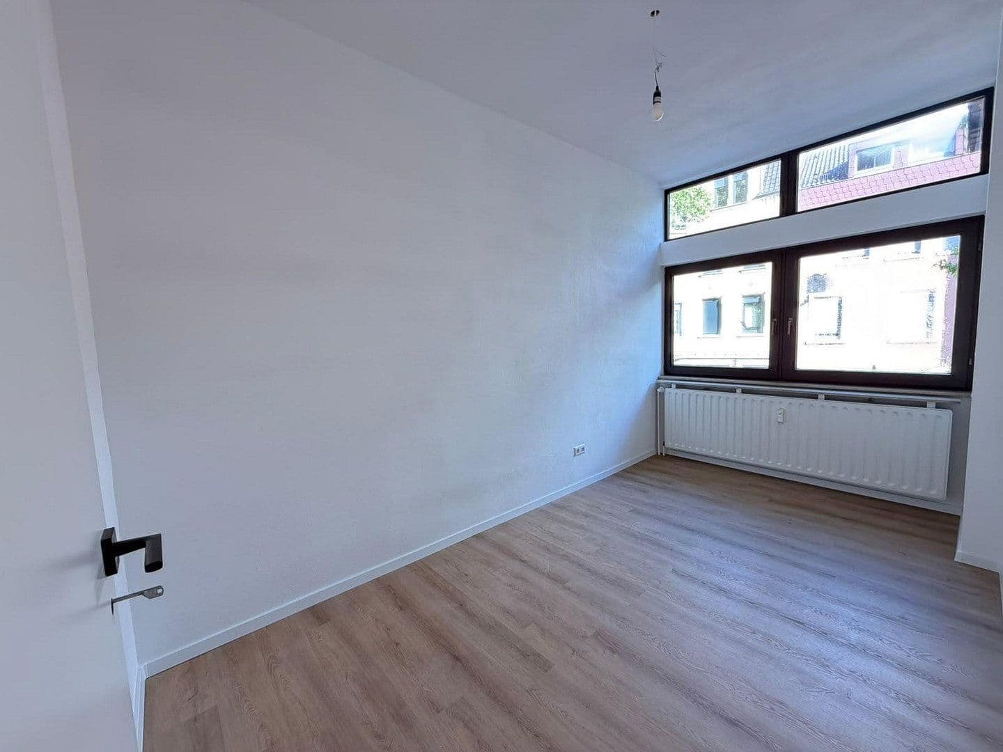 Prenájom bytu 6-izbový 108 m², Westliche Karl-Friedrich-Straße 344, Pforzheim, Bádensko-Wurttembersko Prenájom bytu 6-izbový 108 m², Westliche Karl-Friedrich-Straße 344, Pforzheim, Bádensko-Wurttembersko
