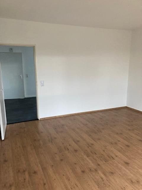 Prenájom bytu 4-izbový 103 m², Reinshagener Str. 106, Remscheid, Severné Porýnie - Westfálsko Prenájom bytu 4-izbový 103 m², Reinshagener Str. 106, Remscheid, Severné Porýnie - Westfálsko