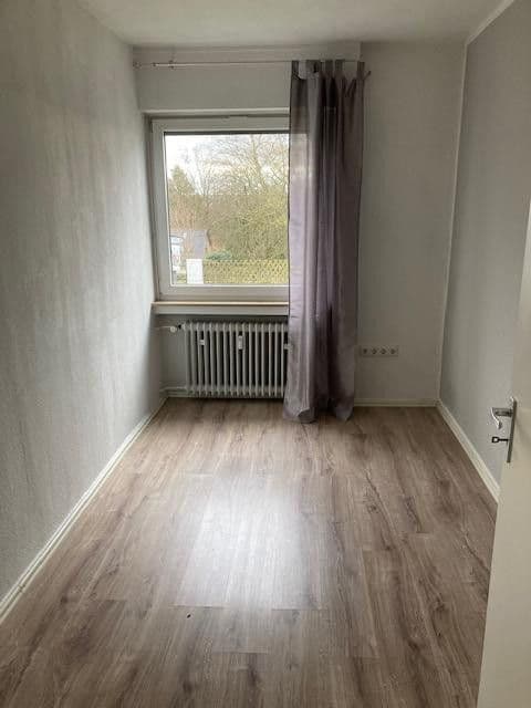 Prenájom bytu 4-izbový 103 m², Reinshagener Str. 106, Remscheid, Severné Porýnie - Westfálsko Prenájom bytu 4-izbový 103 m², Reinshagener Str. 106, Remscheid, Severné Porýnie - Westfálsko