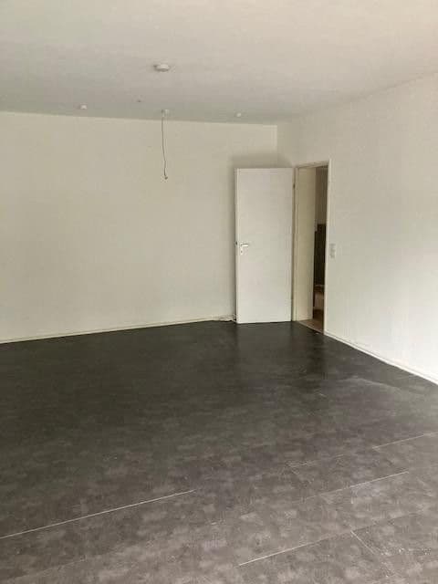 Prenájom bytu 4-izbový 103 m², Reinshagener Str. 106, Remscheid, Severné Porýnie - Westfálsko Prenájom bytu 4-izbový 103 m², Reinshagener Str. 106, Remscheid, Severné Porýnie - Westfálsko