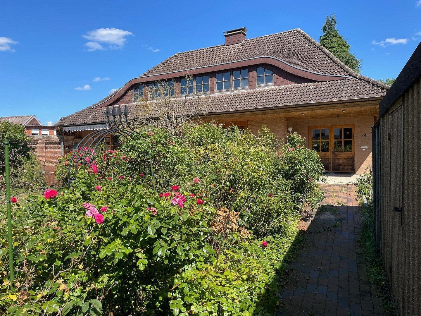 Predaj domu 143 m², pozemok 779 m², Nienburg/Weser, Dolné Sasko Predaj domu 143 m², pozemok 779 m², Nienburg/Weser, Dolné Sasko