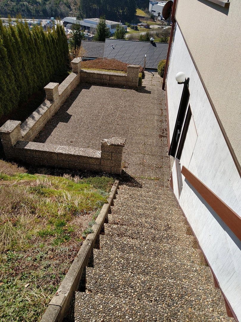 Predaj domu 237 m², pozemok 980 m², Furtwangen im Schwarzwald, Bádensko-Wurttembersko Predaj domu 237 m², pozemok 980 m², Furtwangen im Schwarzwald, Bádensko-Wurttembersko