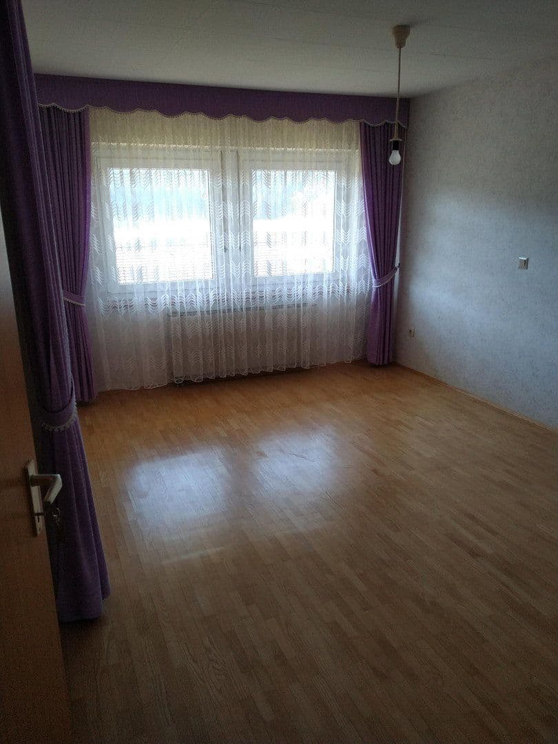 Predaj domu 237 m², pozemok 980 m², Furtwangen im Schwarzwald, Bádensko-Wurttembersko Predaj domu 237 m², pozemok 980 m², Furtwangen im Schwarzwald, Bádensko-Wurttembersko