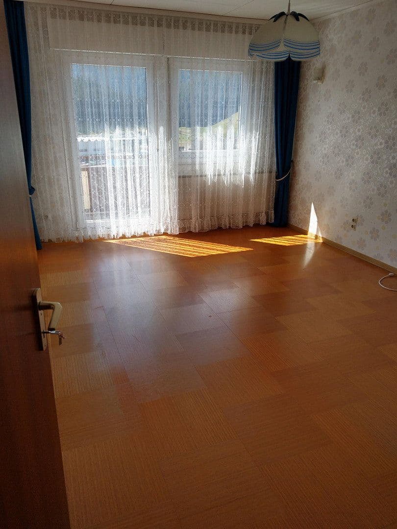 Predaj domu 237 m², pozemok 980 m², Furtwangen im Schwarzwald, Bádensko-Wurttembersko Predaj domu 237 m², pozemok 980 m², Furtwangen im Schwarzwald, Bádensko-Wurttembersko