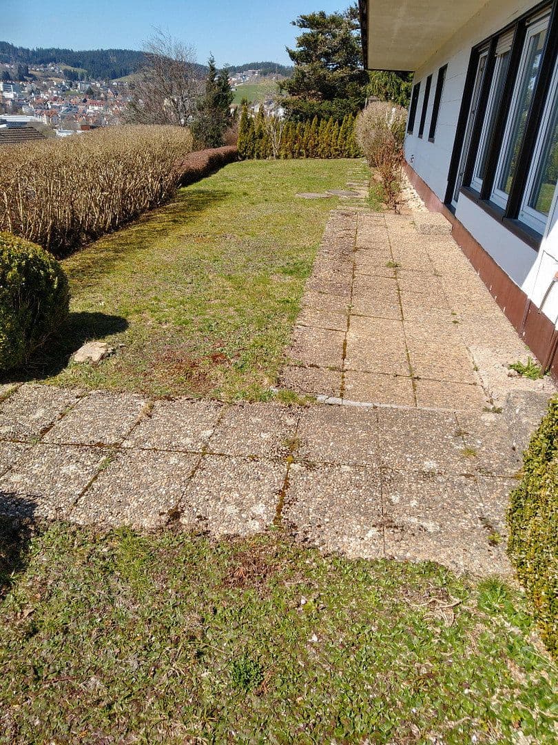 Predaj domu 237 m², pozemok 980 m², Furtwangen im Schwarzwald, Bádensko-Wurttembersko Predaj domu 237 m², pozemok 980 m², Furtwangen im Schwarzwald, Bádensko-Wurttembersko
