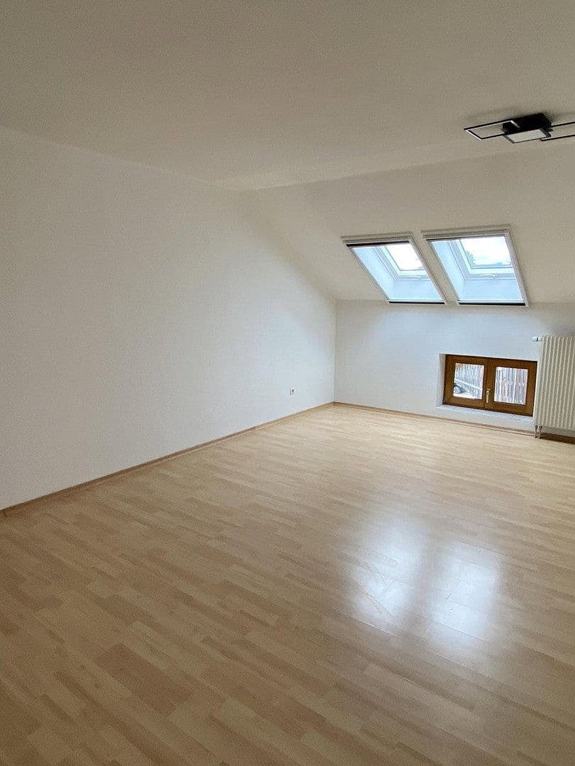 Prenájom bytu 3-izbový 90 m², Königsdorf, Bavorsko Prenájom bytu 3-izbový 90 m², Königsdorf, Bavorsko