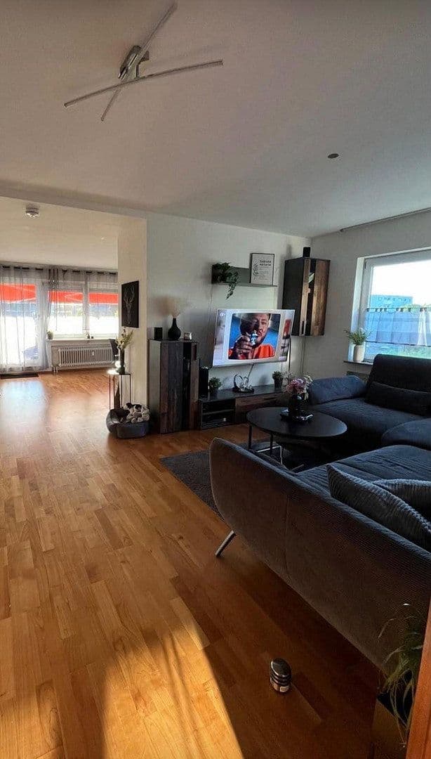 Prenájom bytu 2-izbový 92 m², Lindenweg 11, Leinfelden-Echterdingen, Bádensko-Wurttembersko Prenájom bytu 2-izbový 92 m², Lindenweg 11, Leinfelden-Echterdingen, Bádensko-Wurttembersko