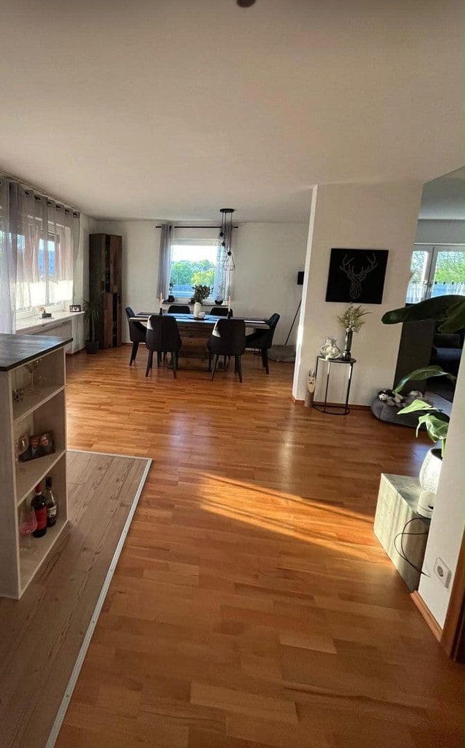 Prenájom bytu 2-izbový 92 m², Lindenweg 11, Leinfelden-Echterdingen, Bádensko-Wurttembersko Prenájom bytu 2-izbový 92 m², Lindenweg 11, Leinfelden-Echterdingen, Bádensko-Wurttembersko