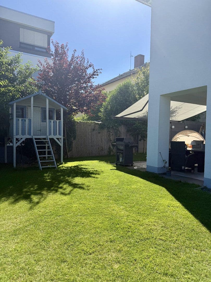 Predaj domu 262 m², pozemok 540 m², Hofheim am Taunus, Hesensko Predaj domu 262 m², pozemok 540 m², Hofheim am Taunus, Hesensko