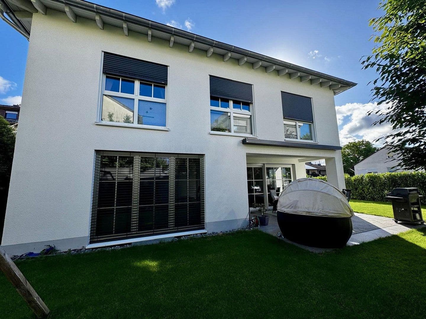 Predaj domu 262 m², pozemok 540 m², Hofheim am Taunus, Hesensko Predaj domu 262 m², pozemok 540 m², Hofheim am Taunus, Hesensko