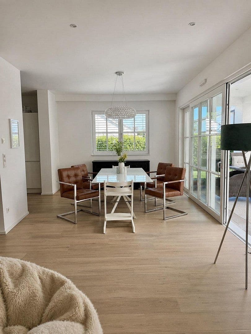 Predaj domu 262 m², pozemok 540 m², Hofheim am Taunus, Hesensko Predaj domu 262 m², pozemok 540 m², Hofheim am Taunus, Hesensko