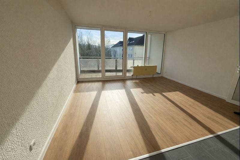 Prenájom bytu 4-izbový 106 m², Langerfelder Straße 115, Wuppertal, Severné Porýnie - Westfálsko Prenájom bytu 4-izbový 106 m², Langerfelder Straße 115, Wuppertal, Severné Porýnie - Westfálsko