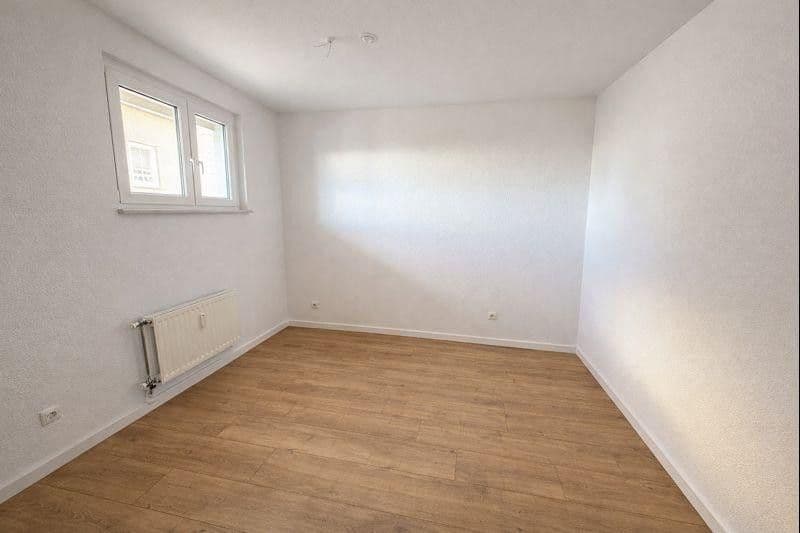 Prenájom bytu 4-izbový 106 m², Langerfelder Straße 115, Wuppertal, Severné Porýnie - Westfálsko Prenájom bytu 4-izbový 106 m², Langerfelder Straße 115, Wuppertal, Severné Porýnie - Westfálsko