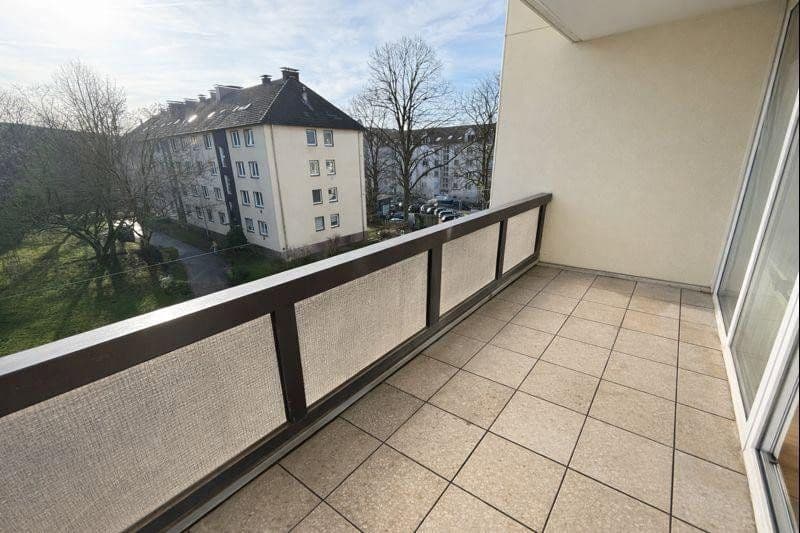 Prenájom bytu 4-izbový 106 m², Langerfelder Straße 115, Wuppertal, Severné Porýnie - Westfálsko Prenájom bytu 4-izbový 106 m², Langerfelder Straße 115, Wuppertal, Severné Porýnie - Westfálsko