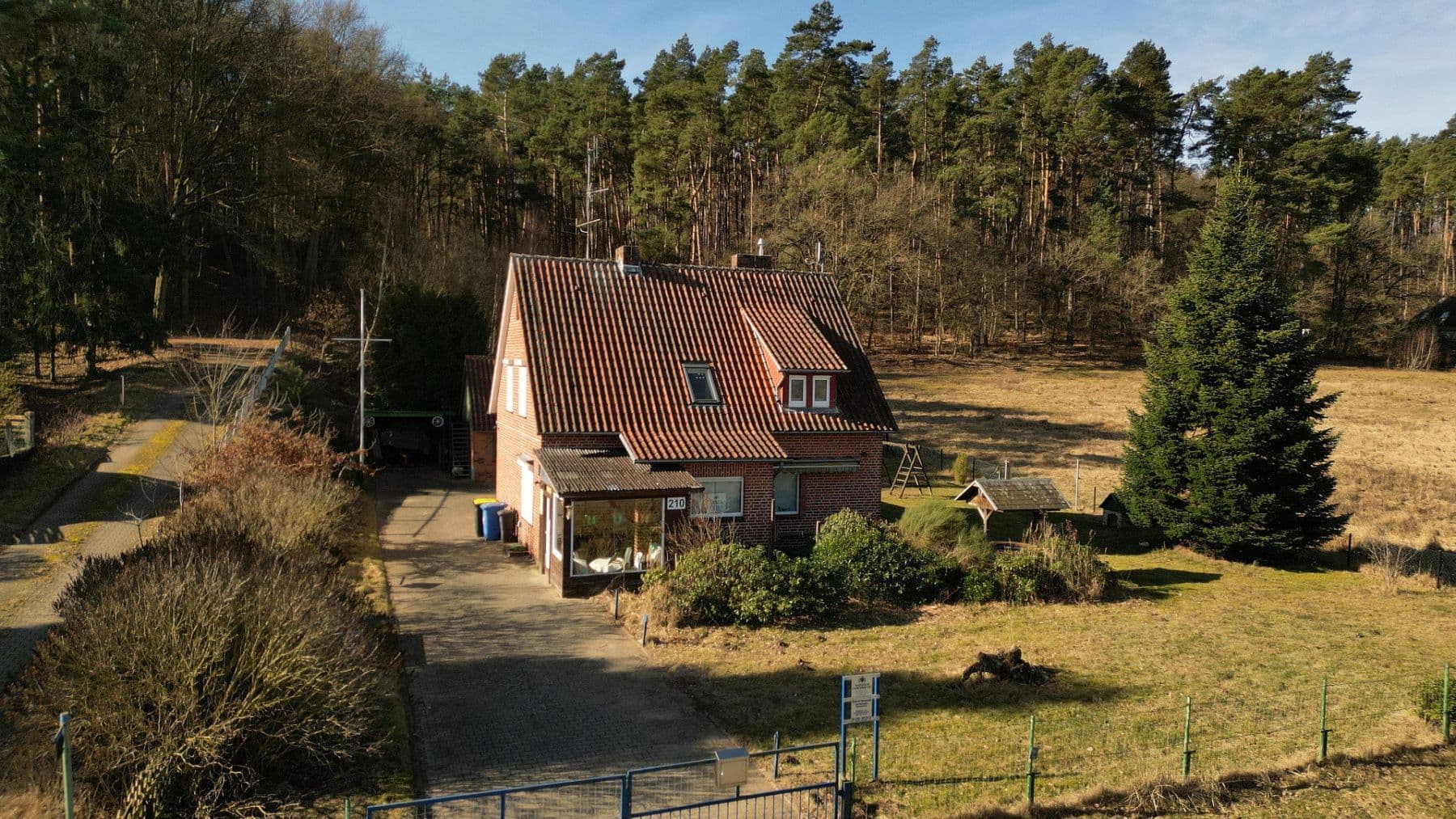 Predaj domu 136 m², pozemok 2.119 m², Elbuferstraße 210, Neu Darchau, Dolné Sasko Predaj domu 136 m², pozemok 2.119 m², Elbuferstraße 210, Neu Darchau, Dolné Sasko