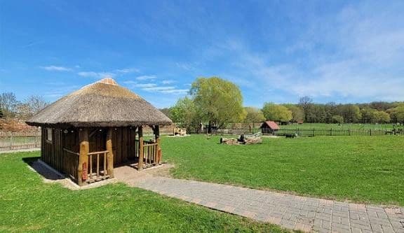 Predaj domu 703 m², pozemok 41.670 m², Niederkrüchten, Severné Porýnie - Westfálsko Predaj domu 703 m², pozemok 41.670 m², Niederkrüchten, Severné Porýnie - Westfálsko