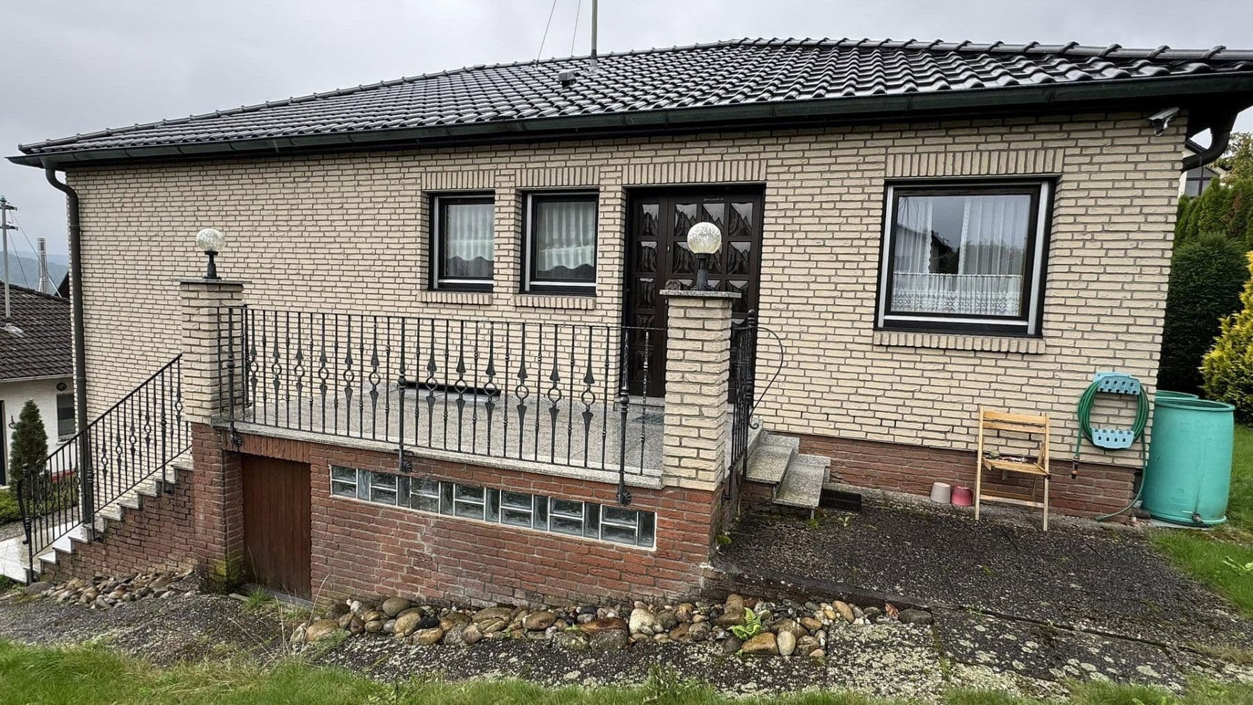 Predaj domu 180 m², pozemok 758 m², Wächtersbach, Hesensko Predaj domu 180 m², pozemok 758 m², Wächtersbach, Hesensko