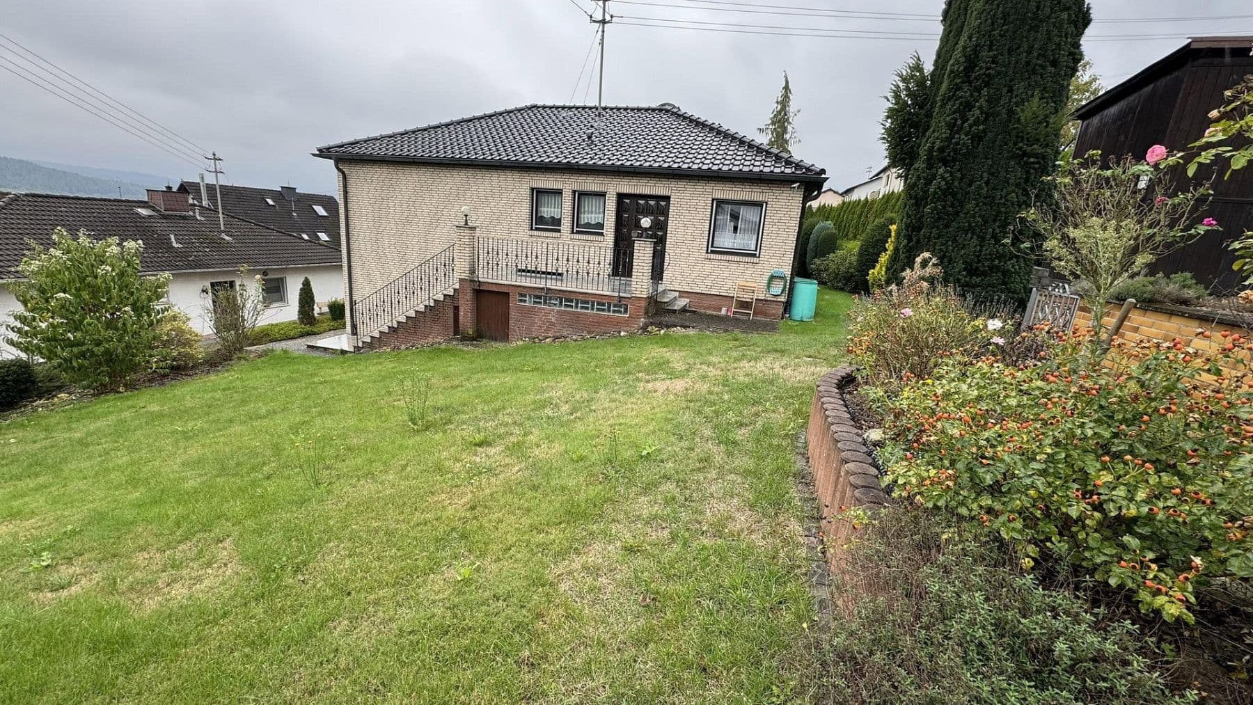 Predaj domu 180 m², pozemok 758 m², Wächtersbach, Hesensko Predaj domu 180 m², pozemok 758 m², Wächtersbach, Hesensko