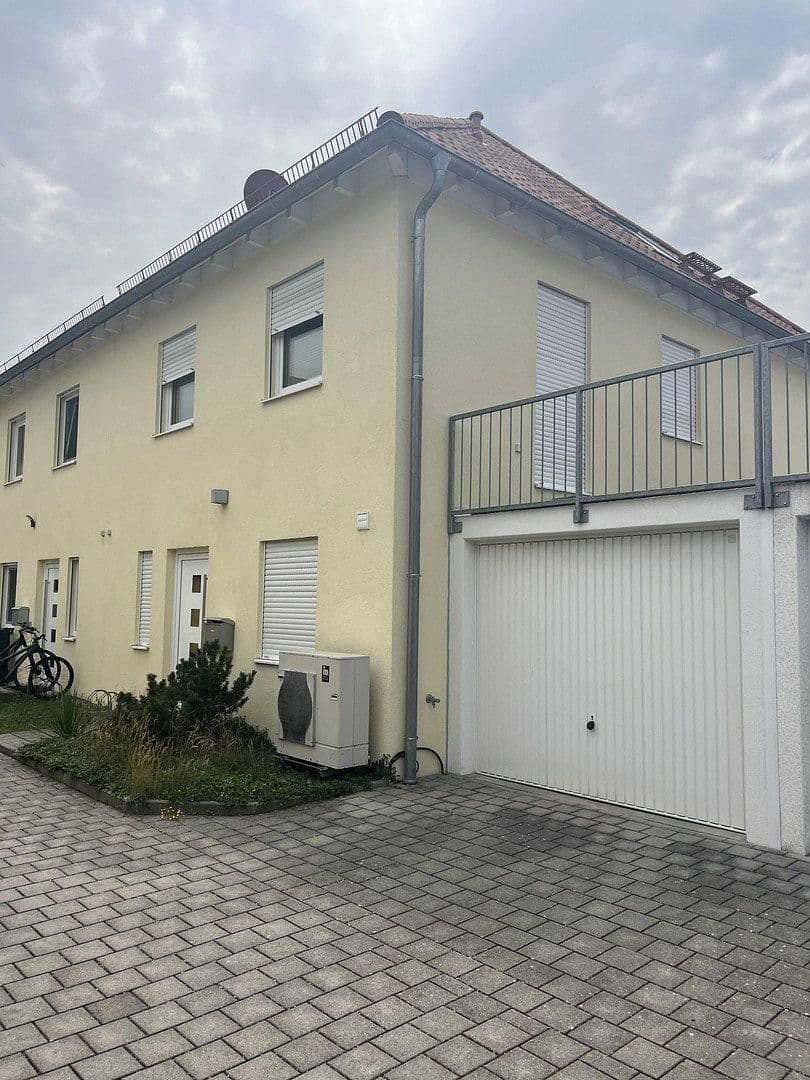 Predaj domu 142 m², pozemok 229 m², Germering, Bavorsko Predaj domu 142 m², pozemok 229 m², Germering, Bavorsko