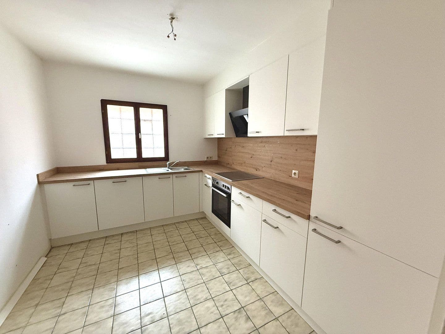 Prenájom bytu 3-izbový 92 m², Schafgasse 9, Öhringen, Bádensko-Wurttembersko Prenájom bytu 3-izbový 92 m², Schafgasse 9, Öhringen, Bádensko-Wurttembersko