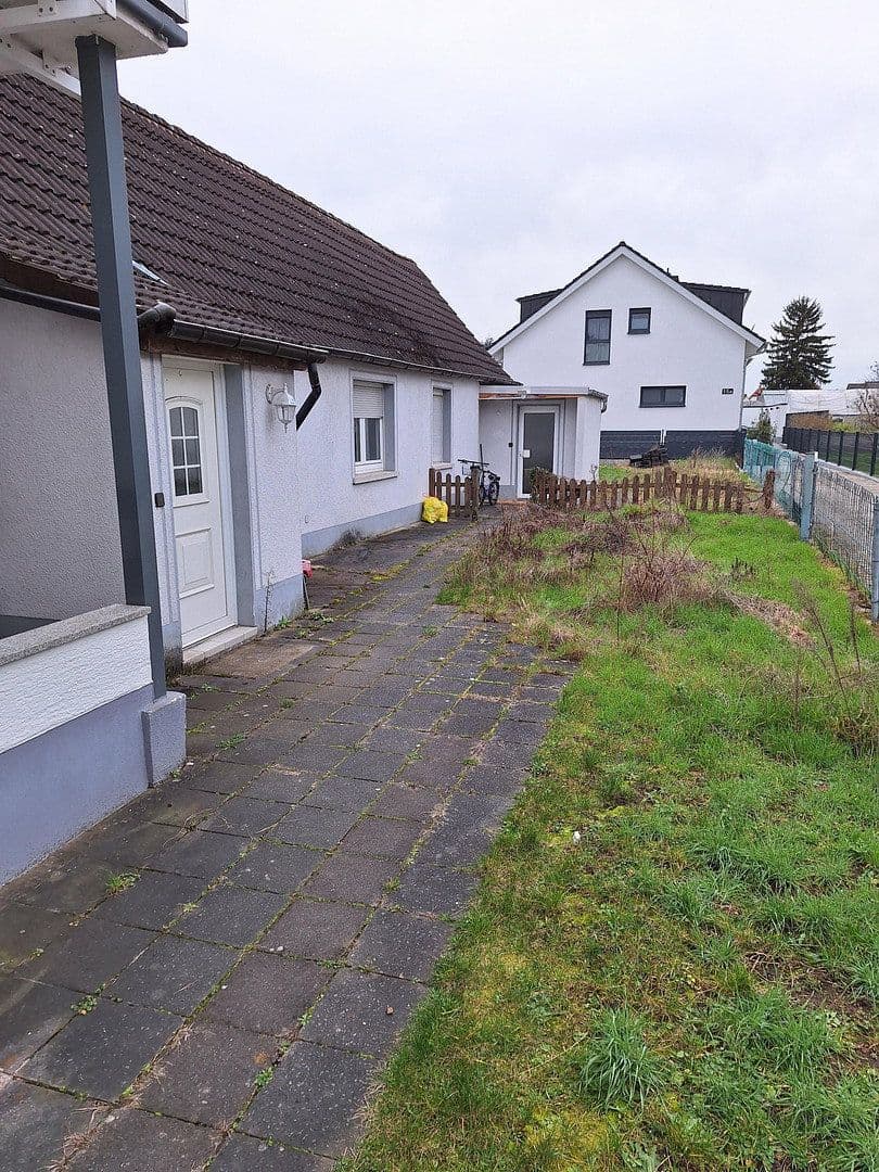Predaj domu 220 m², pozemok 686 m², Mozartstraße 15, Griesheim, Hesensko Predaj domu 220 m², pozemok 686 m², Mozartstraße 15, Griesheim, Hesensko