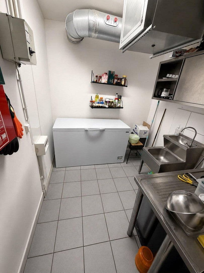 Prenájom nebytového priestoru 30 m², Mertensgasse 21-23, Düsseldorf, Severné Porýnie - Westfálsko Prenájom nebytového priestoru 30 m², Mertensgasse 21-23, Düsseldorf, Severné Porýnie - Westfálsko
